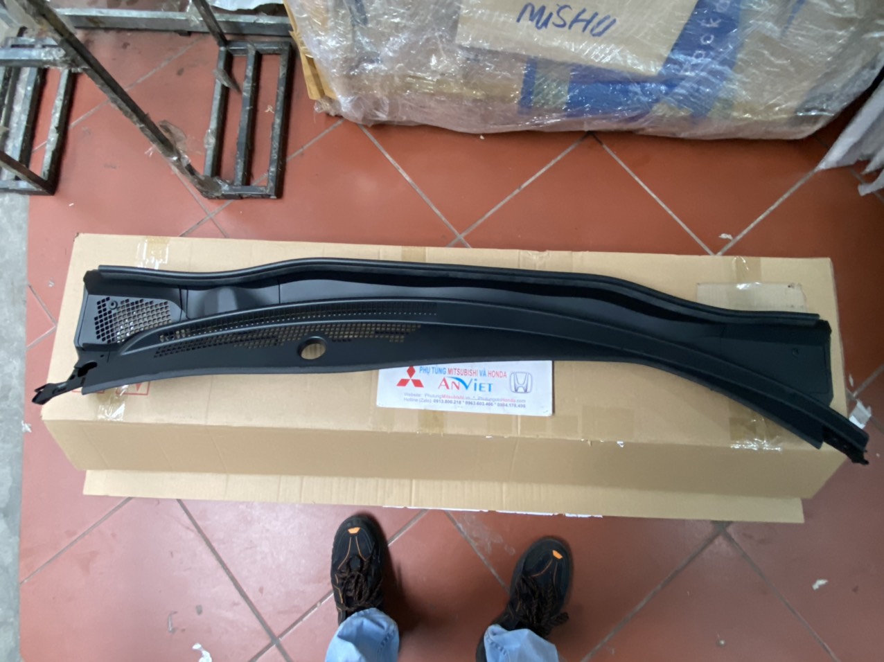 Nhựa máng nước chân kính chắn gió xe Honda CVR 2013-2017